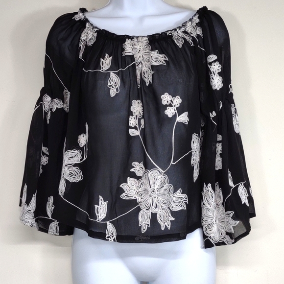 Women's Breeze Ever Medium Black with white Embroidered Flowers Cropped Blouse - Picture 9 of 9